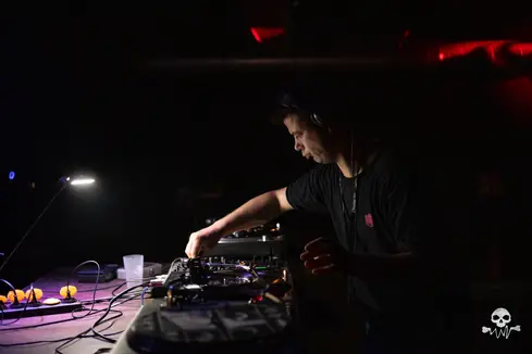 Oldschool Waves invites Exiles — Chinastraat, Gent — photo 1 sur 148