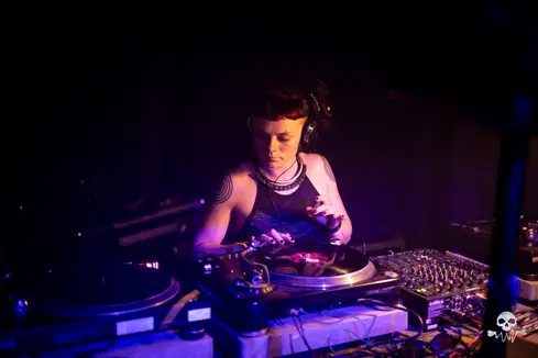 Oldschool Waves invites Exiles — Chinastraat, Gent — photo 3 sur 148