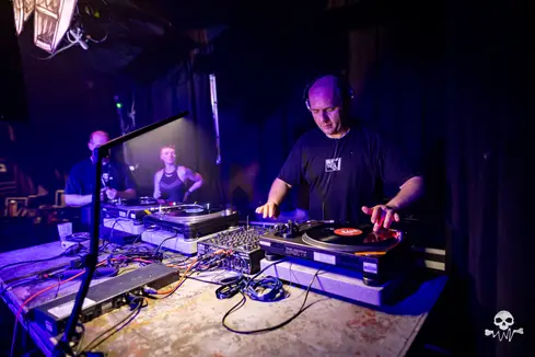 Oldschool Waves invites Exiles — Chinastraat, Gent — photo 18 sur 148