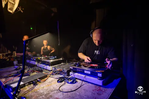 Oldschool Waves invites Exiles — Chinastraat, Gent — photo 19 sur 148