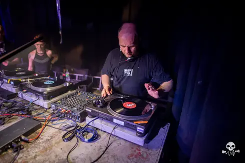 Oldschool Waves invites Exiles — Chinastraat, Gent — photo 20 sur 148