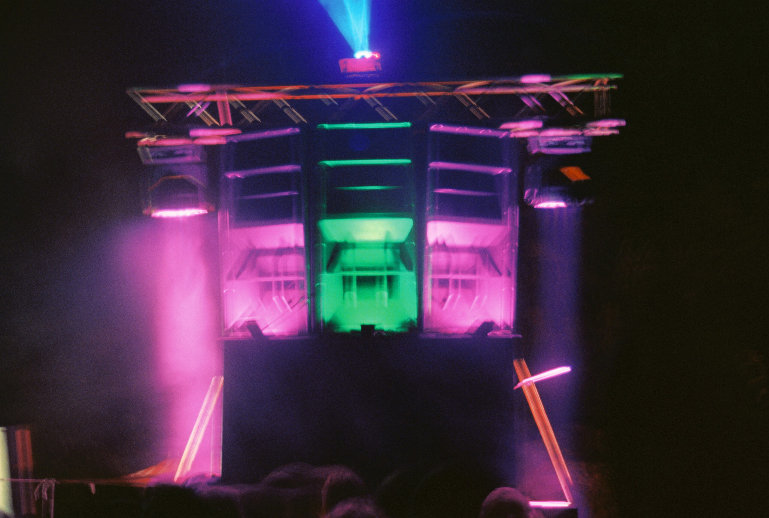 Photos des têtes du sound-système à un soirée Oldschool Waves