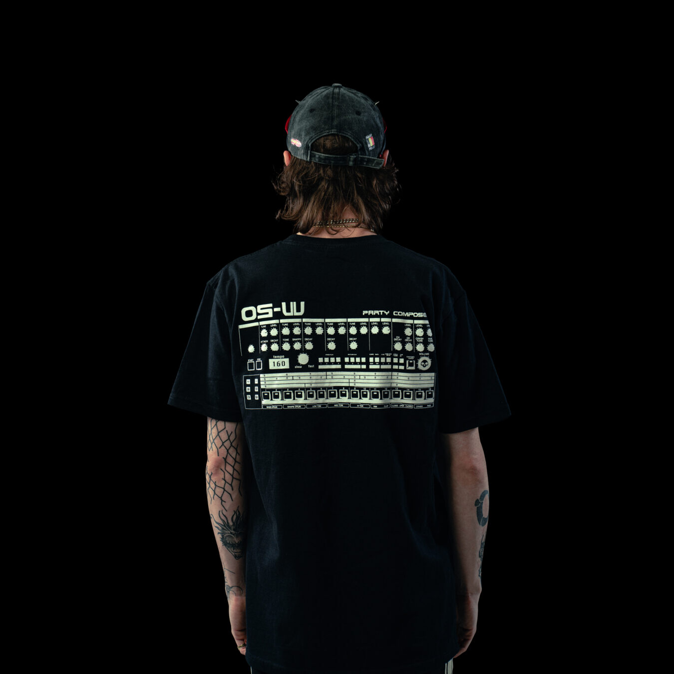 Oldschool Waves Shooting -packshot tee shirt TR-909 modèle de dos